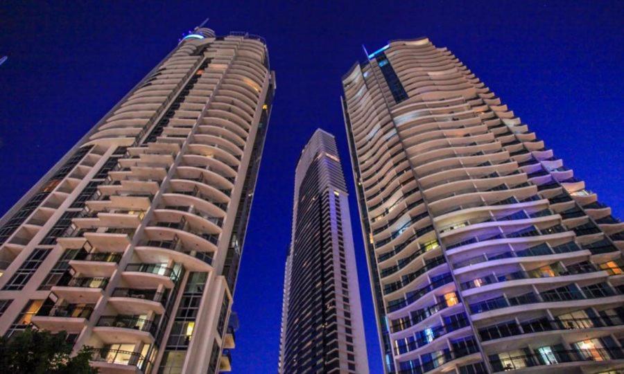 Deluxe Chevron Renaissance Lägenhet Guldkusten Exteriör bild